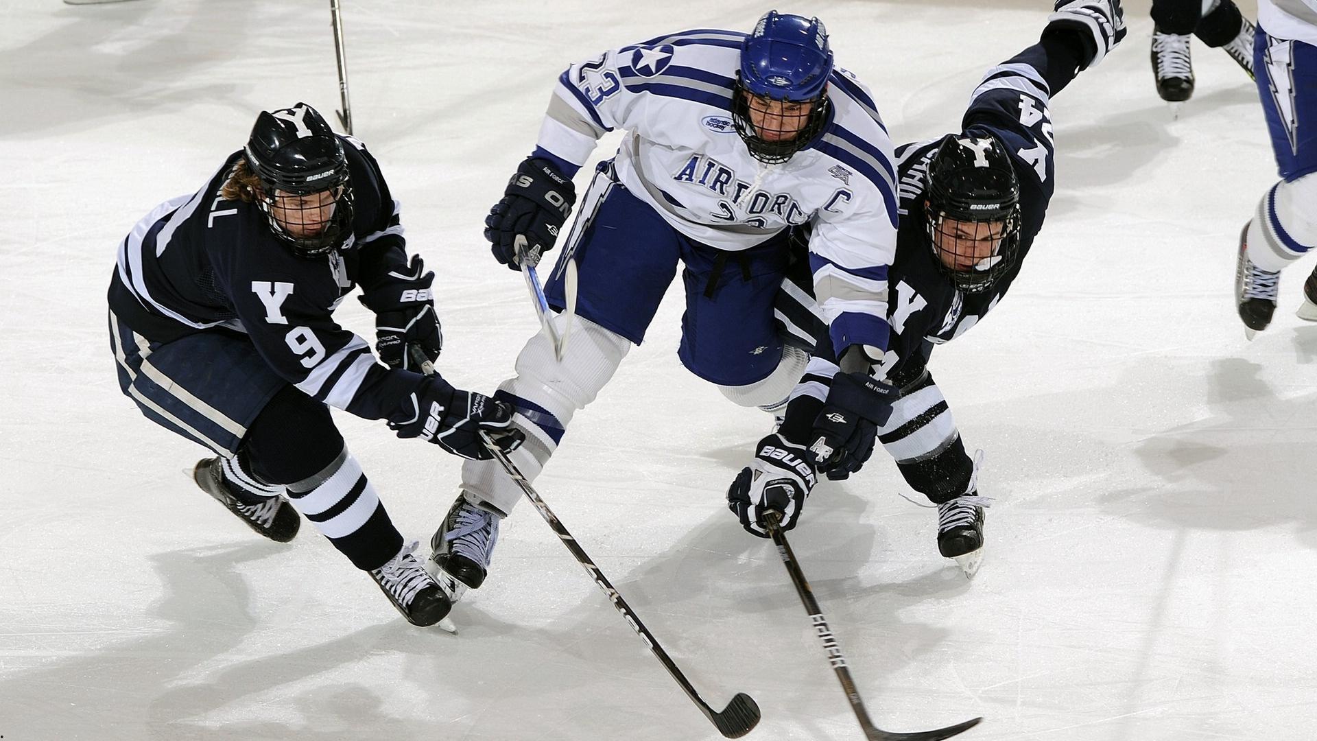 丹佛与纽约,阵容动荡下的不幸命运,各自挣扎的季后赛征程
